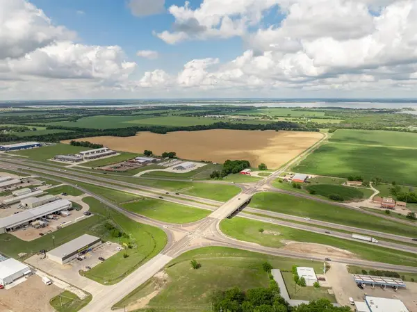 5153 N HWY 6, Woodway, TX 76712