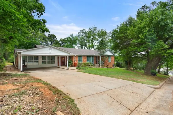 2834 Curtis Drive, Tyler, TX 75701