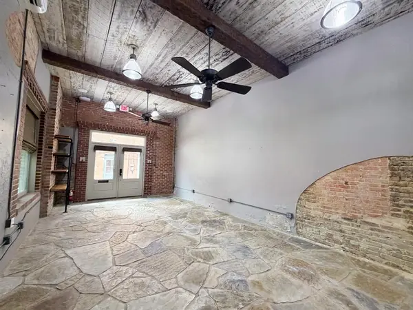 113 W Knox Street #300, Ennis, TX 75119