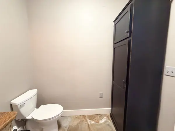 113 W Knox Street #300, Ennis, TX 75119