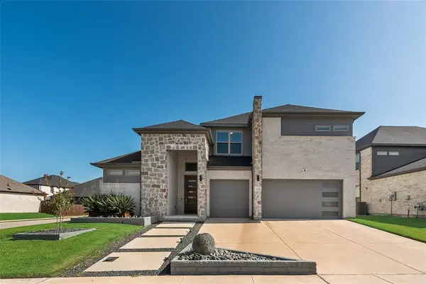 211 Coyote Creek Drive, Lavon, TX 75166