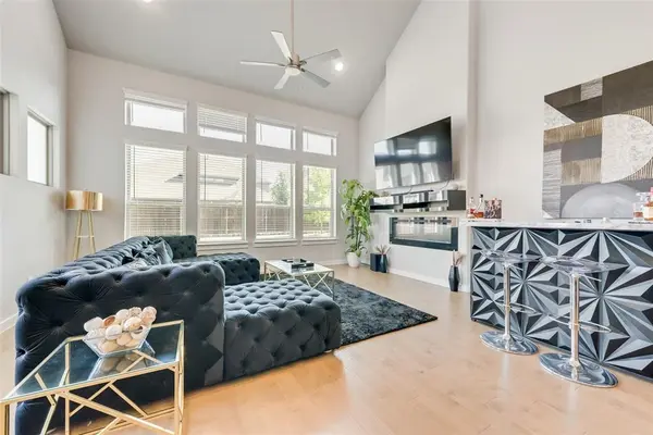 211 Coyote Creek Drive, Lavon, TX 75166