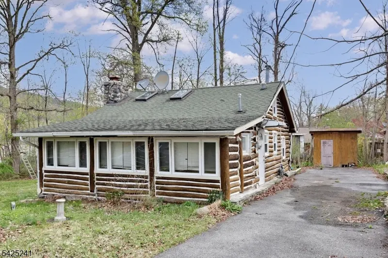 10 Echo Ln, West Milford Twp., NJ 07480