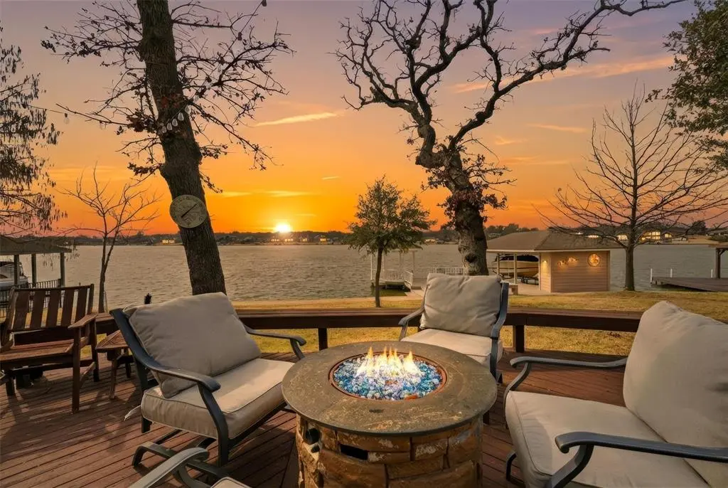 143 Blackfoot Trail, Lake Kiowa, TX 76240