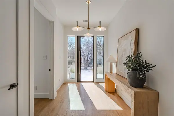 7115 Casa Loma Avenue, Dallas, TX 75214