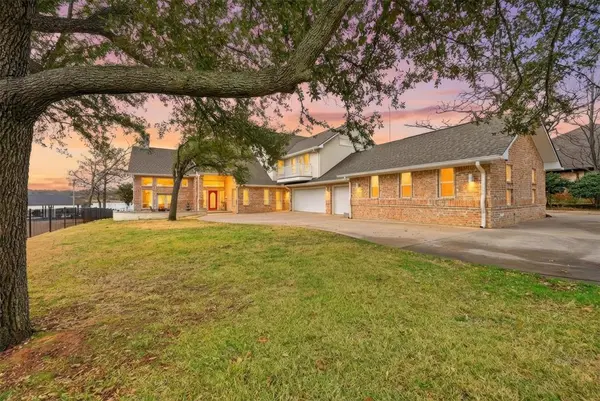 143 Blackfoot Trail, Lake Kiowa, TX 76240