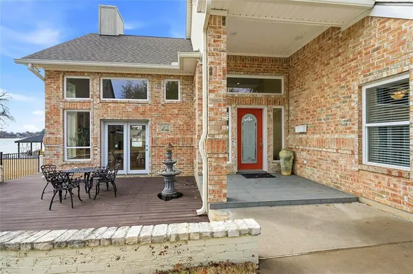 143 Blackfoot Trail, Lake Kiowa, TX 76240