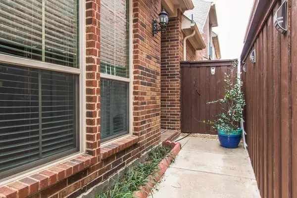 2470 Sunderland Lane, Lewisville, TX 75067