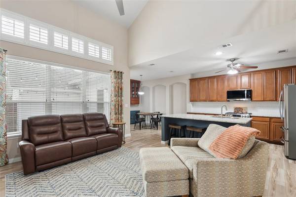 6204 Crescent Street, North Richland Hills, TX 76180