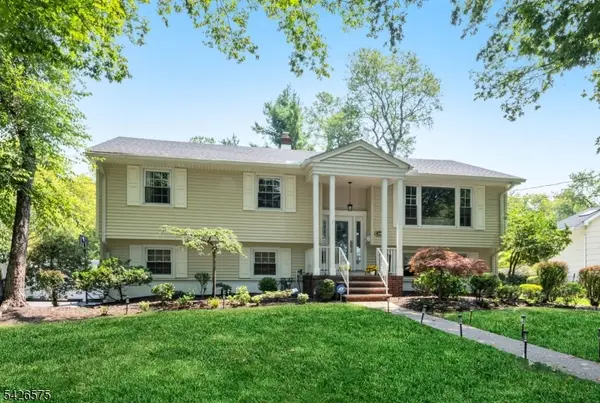 440 Yuhas Dr, Paramus Boro, NJ 07652