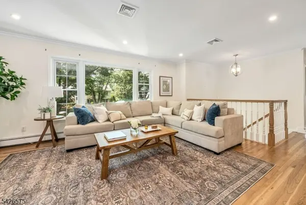 440 Yuhas Dr, Paramus Boro, NJ 07652