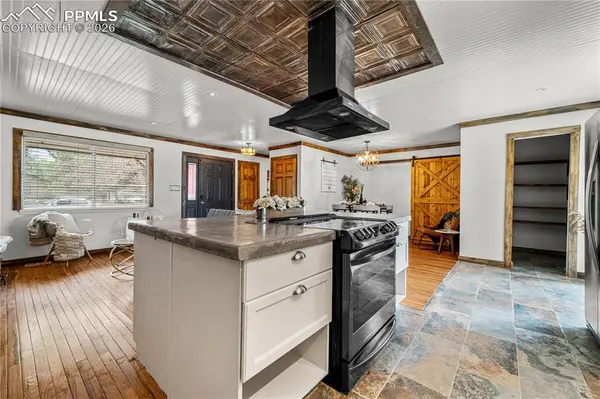 11 Macnaughton RD, Pueblo, CO 81001