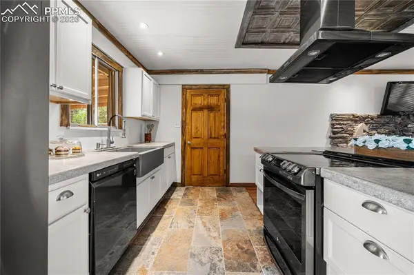 11 Macnaughton RD, Pueblo, CO 81001