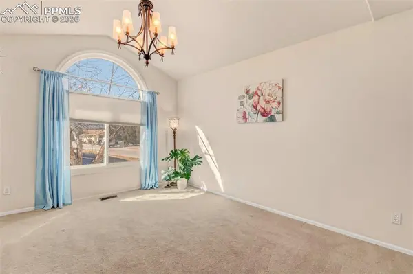 150 Luxury LN, Colorado Springs, CO 80921