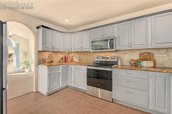 150 Luxury LN, Colorado Springs, CO 80921