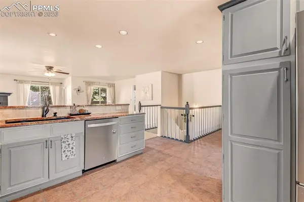 150 Luxury LN, Colorado Springs, CO 80921