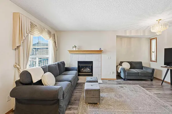 63 Anaheim CRES NE, Calgary, AB T1Y 7B4