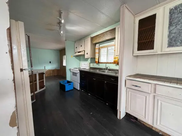 858 Briarwood RD, Strathmore, AB T1P 1E6