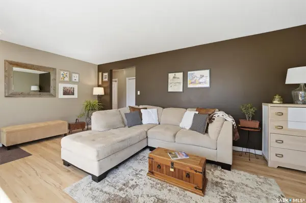 337 East PLACE, Saskatoon, SK S7J 2Y4