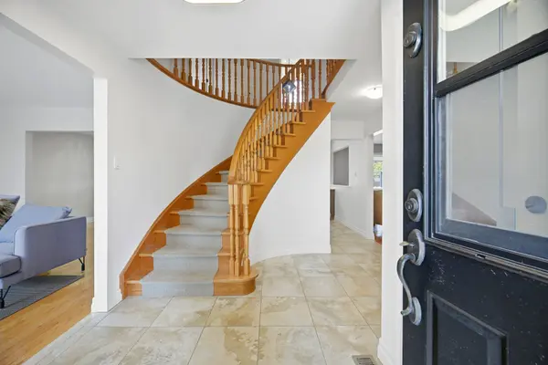 38 Marilyn ST, Caledon, ON L7C 1H5