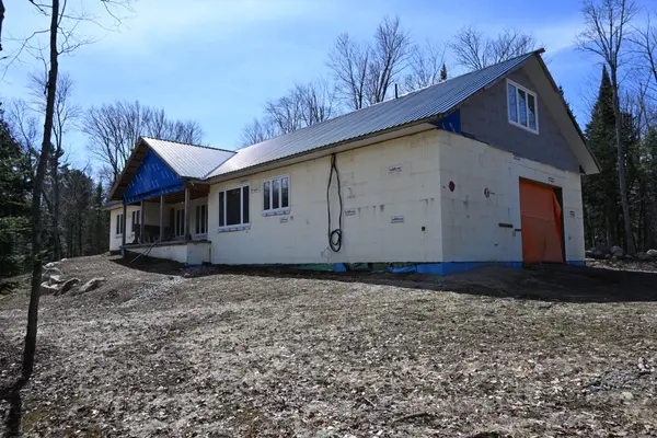 121 Loon Lake RD, Magnetawan, ON P0A 1Z0