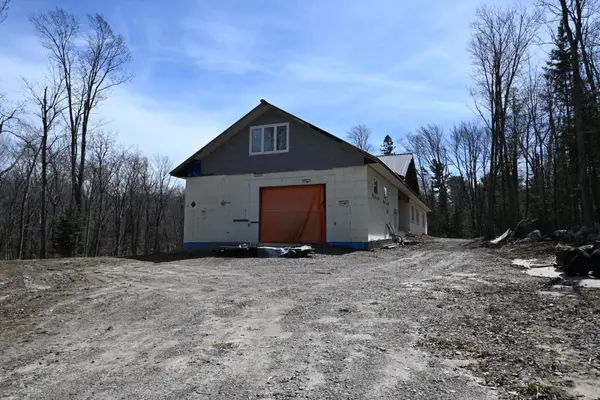 121 Loon Lake RD, Magnetawan, ON P0A 1Z0
