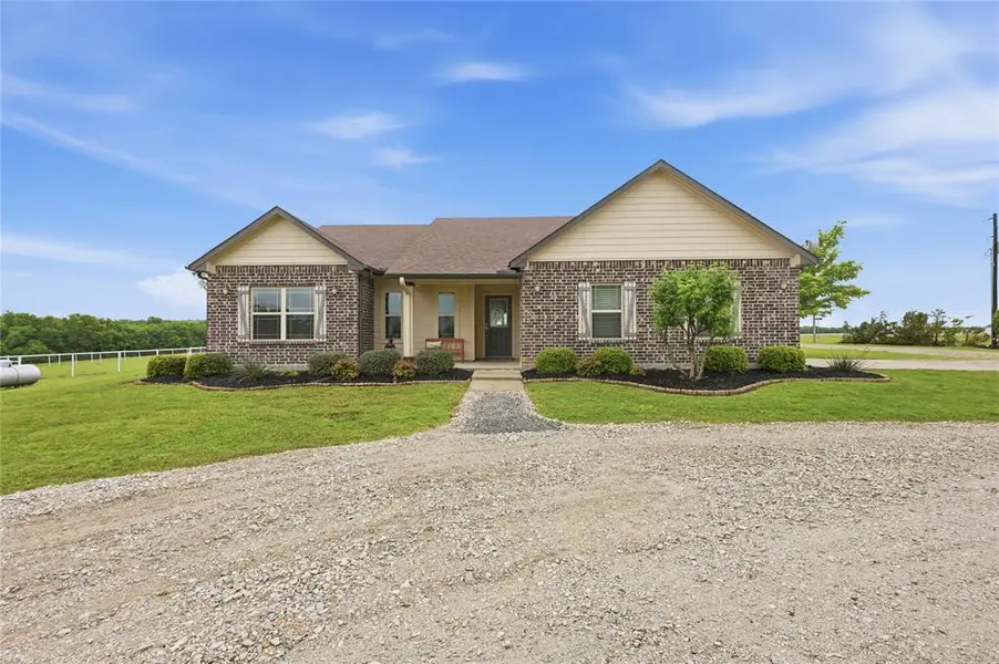 198 County Road 1262, Whitesboro, TX 76273