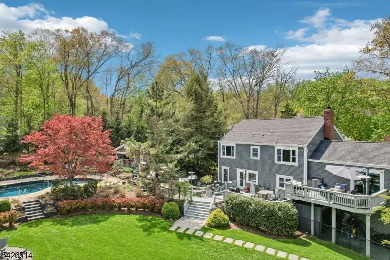 52 Stonefence Rd, Oakland Boro, NJ 07436