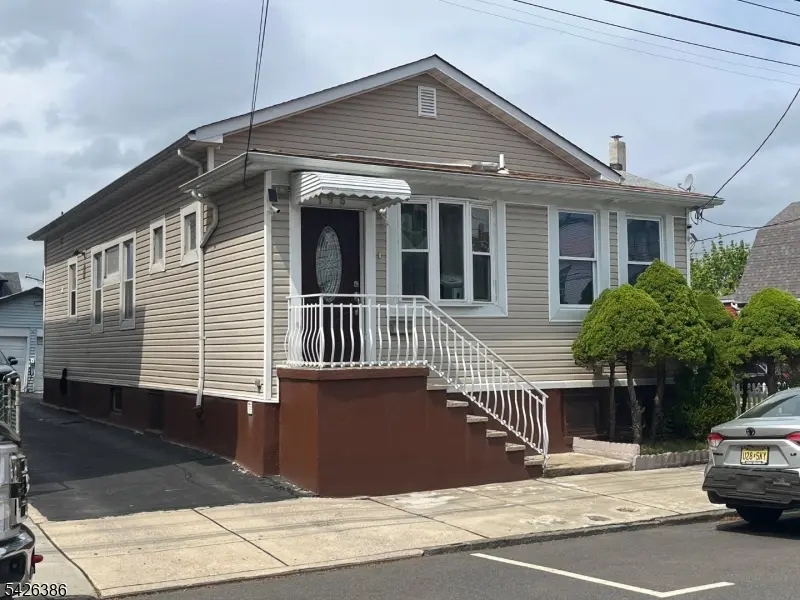 195 Maple St, Kearny Town, NJ 07032