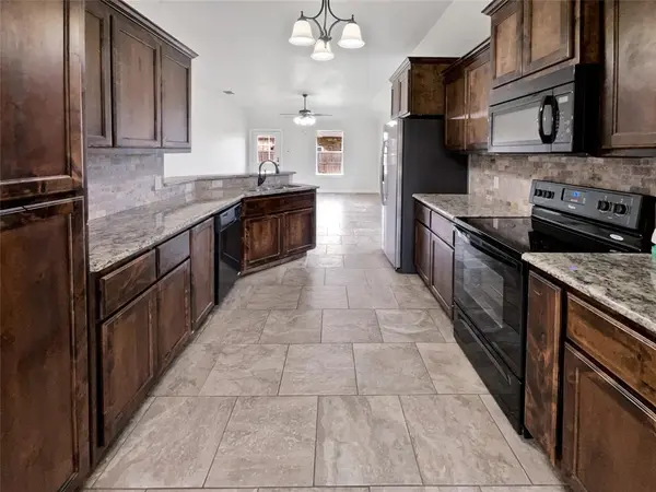 112 Halifax Circle, Palmer, TX 75152