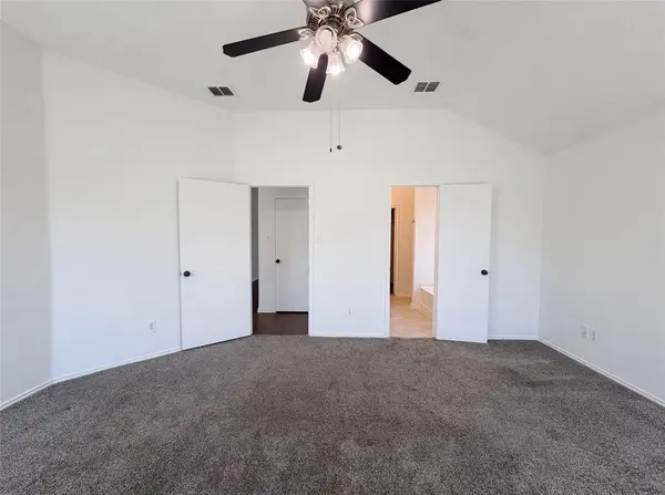 501 W Clover Park Drive, Fort Worth, TX 76140