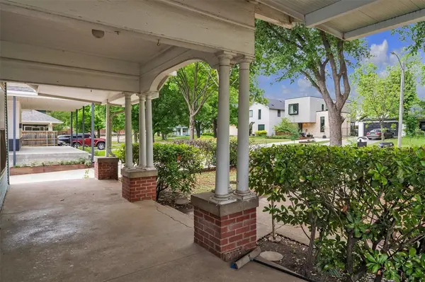 2720 College Avenue, Fort Worth, TX 76110