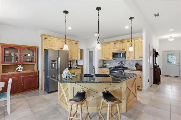 198 County Road 1262, Whitesboro, TX 76273