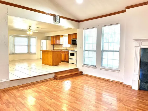 6704 Spoonwood Lane, Fort Worth, TX 76137