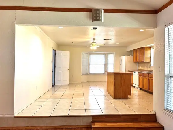 6704 Spoonwood Lane, Fort Worth, TX 76137