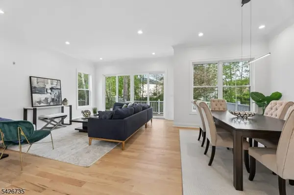 32 W Mcclellan Ave, Livingston Twp., NJ 07039