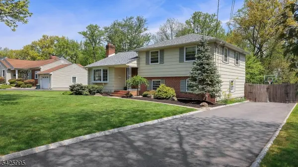 32 Fieldcrest Dr, Scotch Plains Twp., NJ 07076