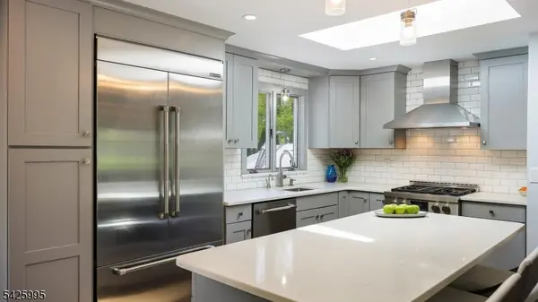 32 Fieldcrest Dr, Scotch Plains Twp., NJ 07076