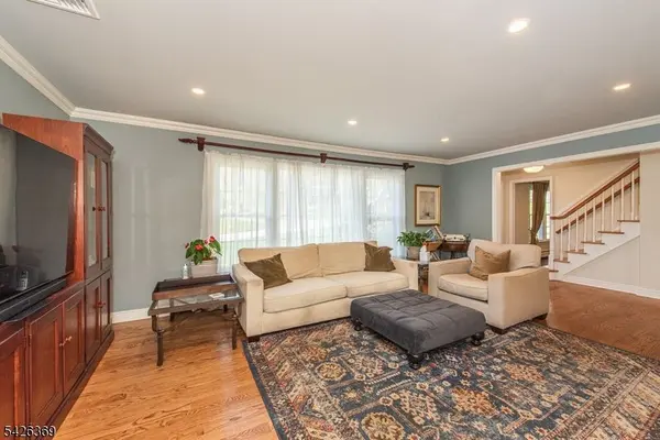 19 Bedford Rd, Mahwah Twp., NJ 07430