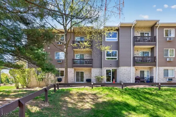 102 Federal Hill Rd #102, Pompton Lakes Boro, NJ 07442