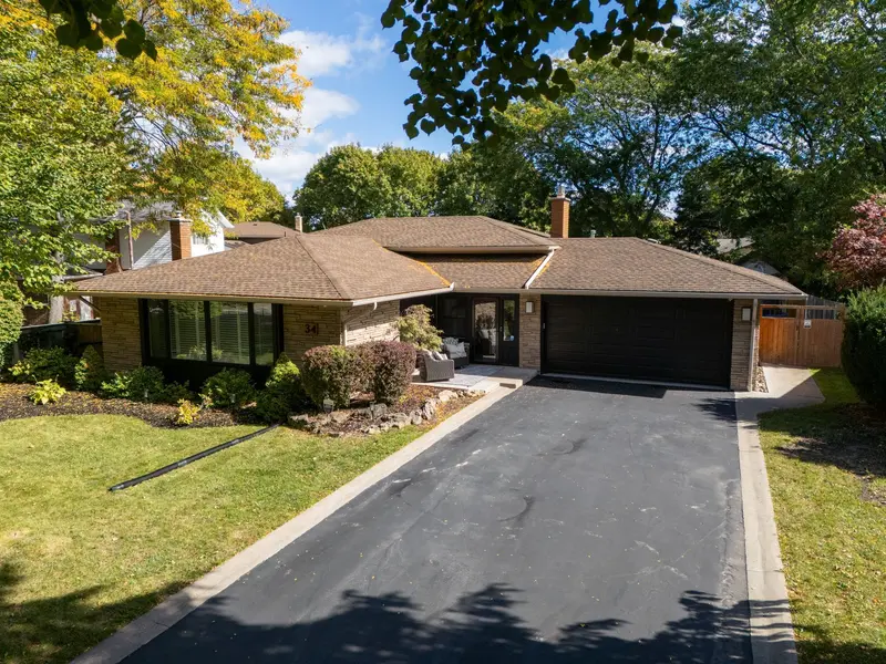 34 Royal York RD, St. Catharines, ON L2N 2N6