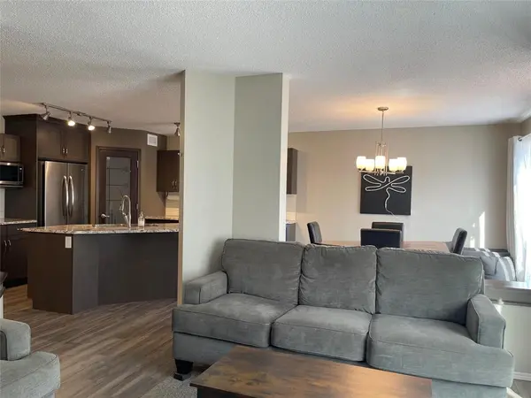 250 Amber TRL, Winnipeg, MB R2P 1R7