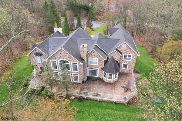 12 Butternut Ter, Kinnelon Boro, NJ 07405