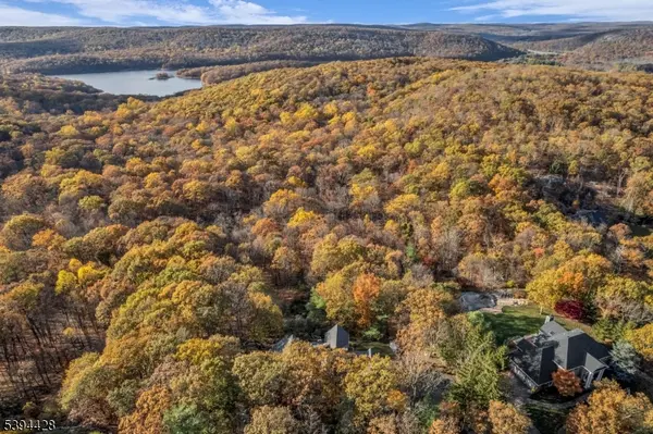 738 Ridge Rd, Kinnelon Boro, NJ 07405