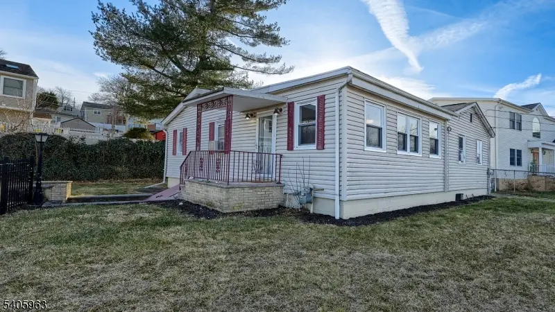 9 Scalza Ln, Lincoln Park Boro, NJ 07035