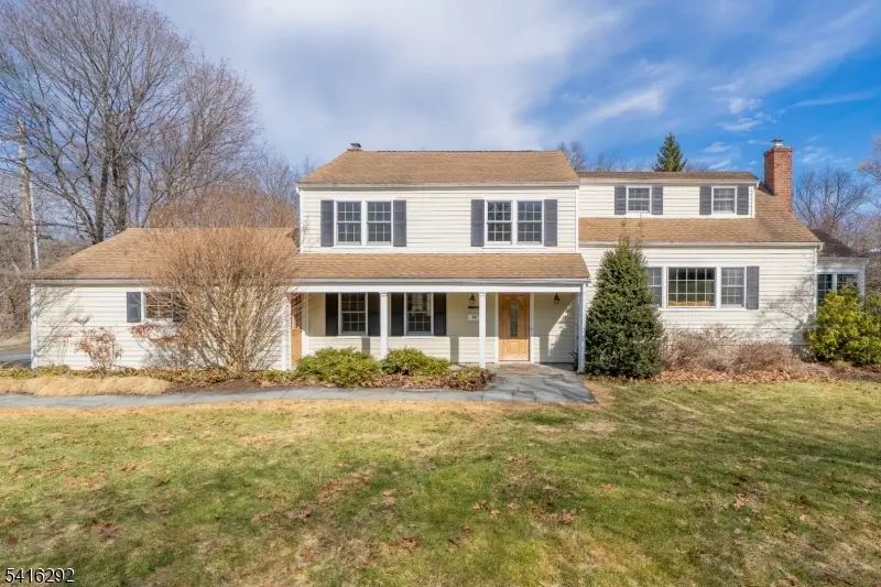 32 Deerfield Rd, Mendham Boro, NJ 07945