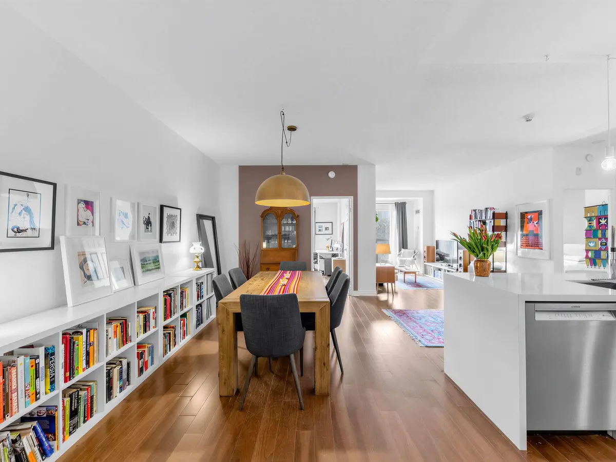 11 Christie ST #406, Toronto C02, ON M6G 4C3