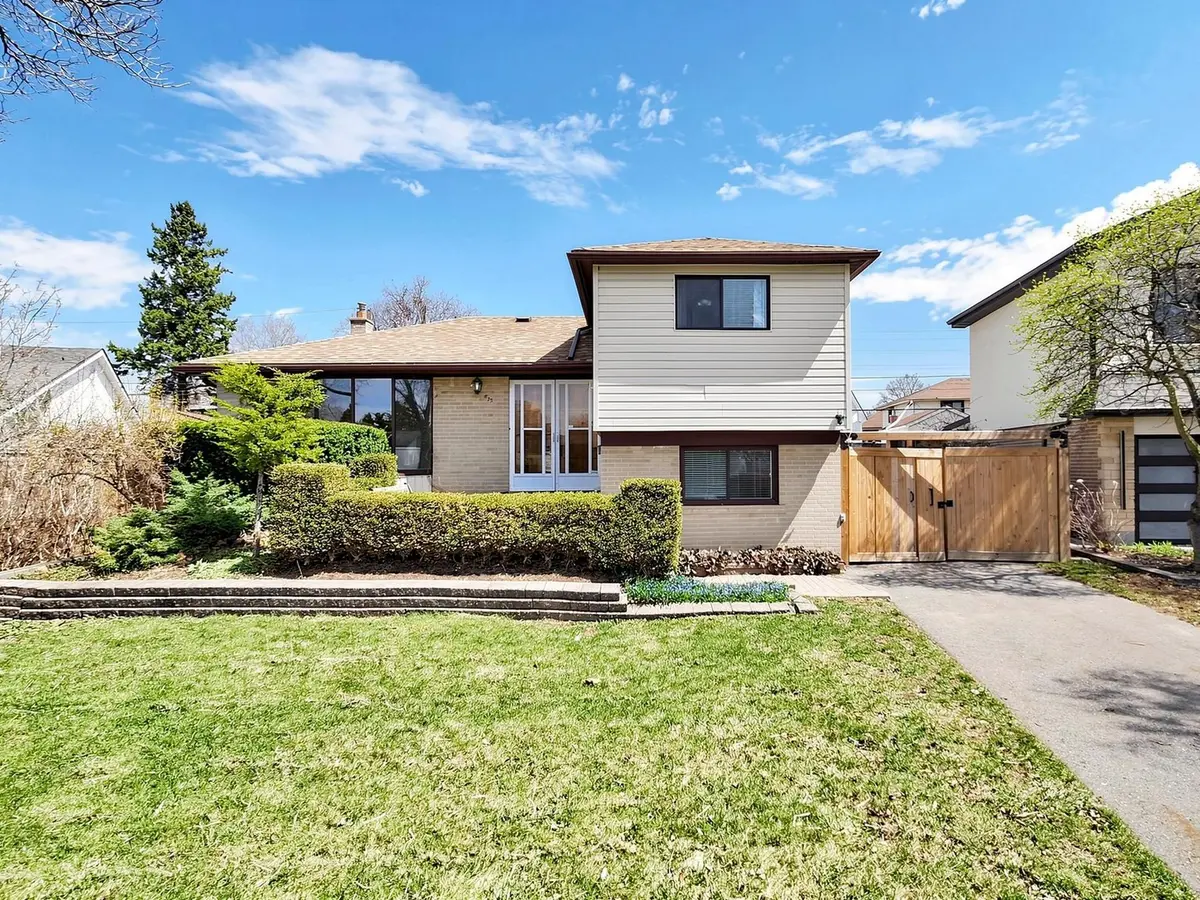 875 Chapleau DR, Pickering, ON L1W 1P6