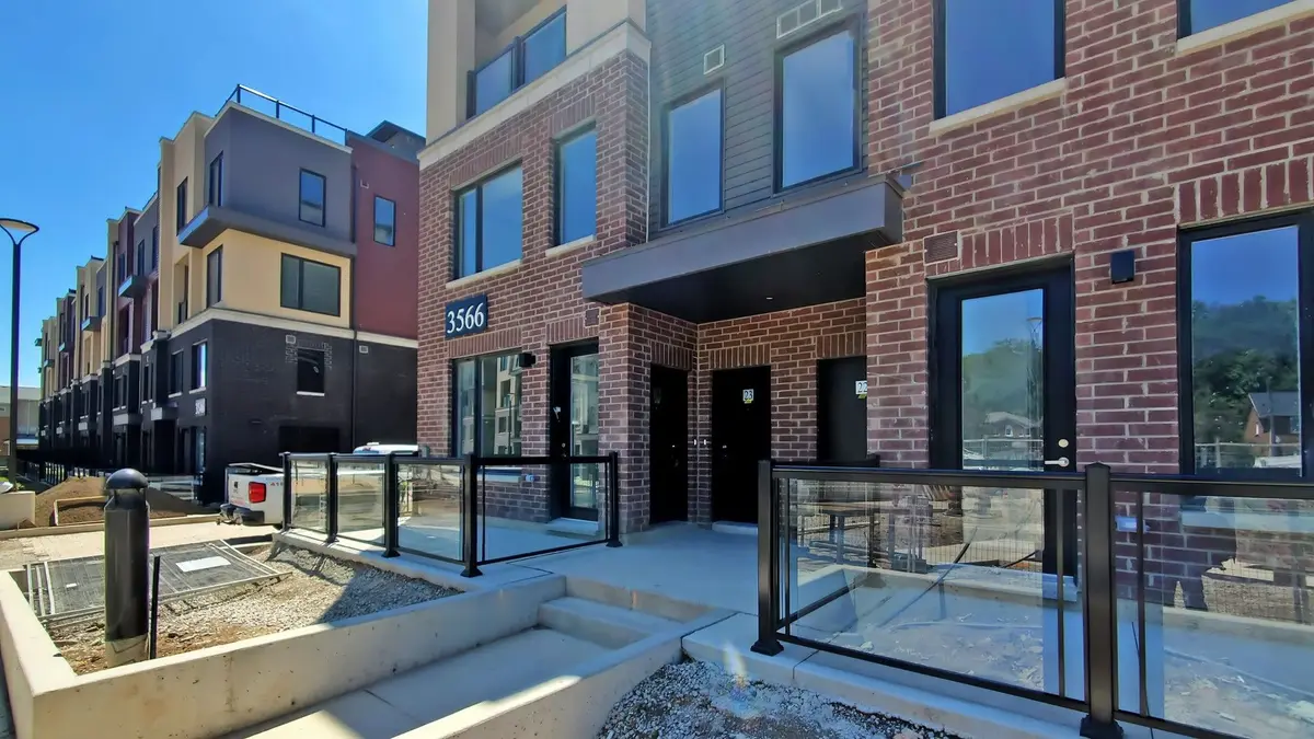 3566 Colonial DR #23, Mississauga, ON L5L 0B9