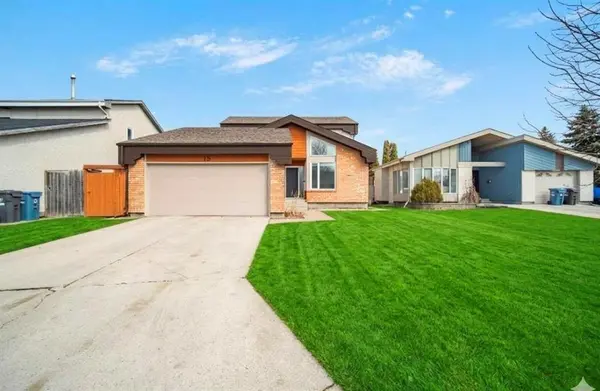 15 Becontree Bay, Winnipeg, MB R2N 2X9